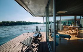JULIA - Schwimmendes Apartment